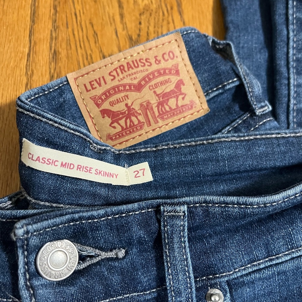 Levi’s Classic Mid-rise Skinny Jeans